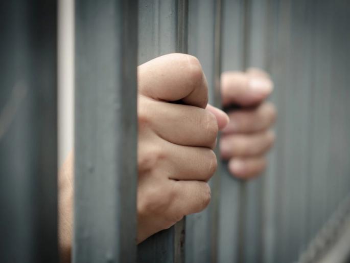 Life imprisonment for the one who beheaded for walking with his girlfriend | प्रेयसीसोबत फिरतो म्हणून शिर धडावेगळे करणाऱ्याला जन्मठेप Life imprisonment for the one who beheaded for walking with his girlfriend | प्रेयसीसोबत फिरतो म्हणून शिर धडावेगळे करणाऱ्याला जन्मठेप