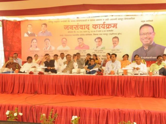 Keep registering for cleanliness employees in locality: Guardian Minister's instructions | सफाई कर्मचाऱ्यांसाठी वस्तीत नोंदणी रजिस्टर ठेवा :पालकमंत्र्यांचे निर्देश Keep registering for cleanliness employees in locality: Guardian Minister's instructions | सफाई कर्मचाऱ्यांसाठी वस्तीत नोंदणी रजिस्टर ठेवा :पालकमंत्र्यांचे निर्देश