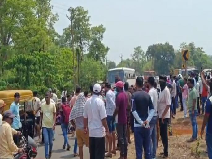 angry villagers protested after the death of a pedestrian in an accident In Janwali Sindhudurg | अपघातात पादचाऱ्याचा जागीच मृत्यू; जानवलीत संतप्त ग्रामस्थांचे रास्ता रोको आंदोलन, महामार्गावर वाहतूक कोंडी angry villagers protested after the death of a pedestrian in an accident In Janwali Sindhudurg | अपघातात पादचाऱ्याचा जागीच मृत्यू; जानवलीत संतप्त ग्रामस्थांचे रास्ता रोको आंदोलन, महामार्गावर वाहतूक कोंडी