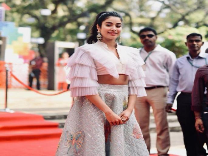 Janhavi kapoor brought it to life | जान्हवी कपूरने आणली इफ्फीत जान Janhavi kapoor brought it to life | जान्हवी कपूरने आणली इफ्फीत जान