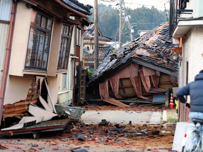 Japan shakes again: Strong earthquake of magnitude 6.7, tsunami warning issued for Pacific coast | जपान पुन्हा हादरला: ६.७ तीव्रतेचा जोरदार भूकंप, पॅसिफिक किनारपट्टीसाठी त्सुनामीचा इशारा जारी Japan shakes again: Strong earthquake of magnitude 6.7, tsunami warning issued for Pacific coast | जपान पुन्हा हादरला: ६.७ तीव्रतेचा जोरदार भूकंप, पॅसिफिक किनारपट्टीसाठी त्सुनामीचा इशारा जारी