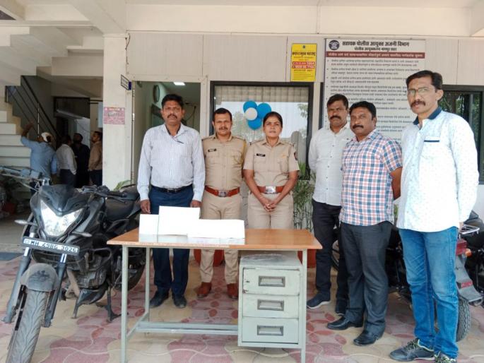 Students turned 'robbers' for 'girlfriend'; A loan of 40 thousand was taken to give a party | ‘गर्लफ्रेंड’साठी विद्यार्थी झाले ‘लुटेरे’; पार्टी देण्यासाठी काढले होते ४० हजारांचे कर्ज  Students turned 'robbers' for 'girlfriend'; A loan of 40 thousand was taken to give a party | ‘गर्लफ्रेंड’साठी विद्यार्थी झाले ‘लुटेरे’; पार्टी देण्यासाठी काढले होते ४० हजारांचे कर्ज