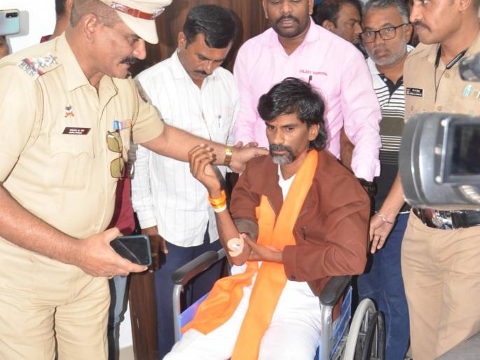 Maratha leader Manoj Jarange Patil admitted to a private hospital in Chhatrapati Sambhajinagar due to deteriorating health | मराठा नेते मनोज जरांगे पाटील प्रकृती खालावल्याने शहरातील खाजगी रुग्णालयात दाखल Maratha leader Manoj Jarange Patil admitted to a private hospital in Chhatrapati Sambhajinagar due to deteriorating health | मराठा नेते मनोज जरांगे पाटील प्रकृती खालावल्याने शहरातील खाजगी रुग्णालयात दाखल