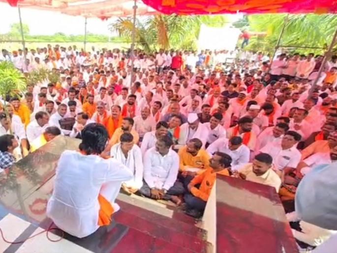 Aspirants claim, 'I am the candidate and I am the candidate'; Contenders from major political parties are also in the gap | इच्छुकांचा दावा,‘मी जरांगे अन् मीच उमेदवार’; प्रमुख राजकीय पक्षातील दावेदारही अंतरवालीत Aspirants claim, 'I am the candidate and I am the candidate'; Contenders from major political parties are also in the gap | इच्छुकांचा दावा,‘मी जरांगे अन् मीच उमेदवार’; प्रमुख राजकीय पक्षातील दावेदारही अंतरवालीत