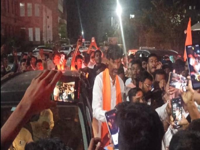 The government should think about how many problems to solve | किती मुडदे पाडायचे, याचा विचार सरकारणे करावा; मनोज जरांगे यांनी घेतली जखमी मराठा बांधवाची भेट The government should think about how many problems to solve | किती मुडदे पाडायचे, याचा विचार सरकारणे करावा; मनोज जरांगे यांनी घेतली जखमी मराठा बांधवाची भेट