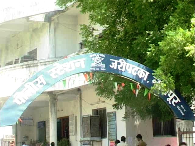 Eventually, in the case of teacher's suicide four accused booked | अखेर नागपुरातील शिक्षकाच्या आत्महत्ये प्रकरणी चौघांविरुद्ध गुन्हा दाखल Eventually, in the case of teacher's suicide four accused booked | अखेर नागपुरातील शिक्षकाच्या आत्महत्ये प्रकरणी चौघांविरुद्ध गुन्हा दाखल