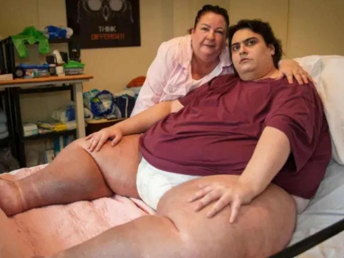 UK Britain heaviest man Jason Holton dies a week before his 34th birthday cause of death obesity and organ failure | इंग्लंडच्या सर्वात वजनदार व्यक्तीचा मृत्यू, पुढच्या आठवड्यात होता वाढदिवस, वजन होते... UK Britain heaviest man Jason Holton dies a week before his 34th birthday cause of death obesity and organ failure | इंग्लंडच्या सर्वात वजनदार व्यक्तीचा मृत्यू, पुढच्या आठवड्यात होता वाढदिवस, वजन होते...