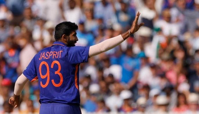 Jasprit Bumrah, who played 103 matches in the IPL, has been trolled by fans after he was ruled out of the World Cup  | Jasprit Bumrah: "7 वर्षात 103 IPL सामने खेळणारा बुमराह वर्ल्डकपमधून बाहेर", सोशल मीडियावर भन्नाट मीम्स व्हायरल