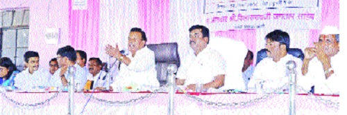  The administration of the sand mafia: The charges in the Joint General Meeting | प्रशासनाचे वाळू माफियांनाअभय : जतच्या आमसभेत आरोप