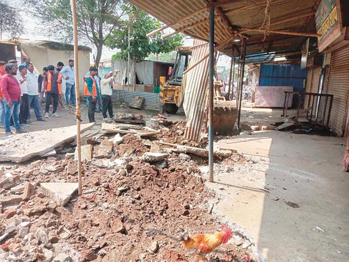 School encroachment on Jatawada Road; 20 unauthorized shops were also removed | जटवाडा रोडवरील शाळेचे अतिक्रमण जमीनदोस्त; २० अनधिकृत दुकानेही काढली School encroachment on Jatawada Road; 20 unauthorized shops were also removed | जटवाडा रोडवरील शाळेचे अतिक्रमण जमीनदोस्त; २० अनधिकृत दुकानेही काढली
