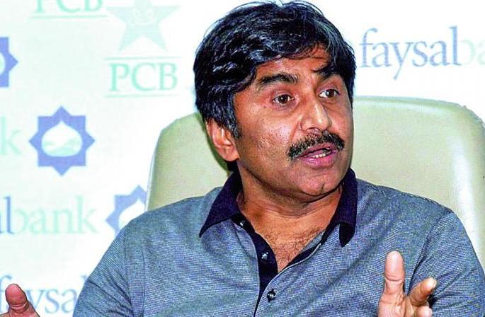 Don't play a match in insecure India; Javed Miandad of Pakistan written letter to ICC | असुरक्षित भारतात एकही सामना खेळवू देऊ नका; पाकिस्तानच्या जावेद मियाँदादने ओकली गरळ