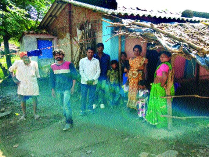 How many victims of unemployment ?, shock - death of my son | बेरोजगारीचे किती बळी?, शॉक लागून माय - लेकराचा मृत्यू How many victims of unemployment ?, shock - death of my son | बेरोजगारीचे किती बळी?, शॉक लागून माय - लेकराचा मृत्यू