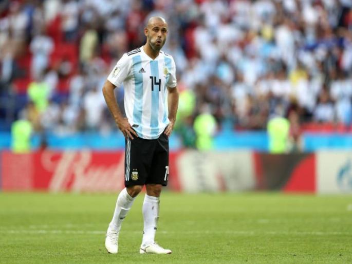 FIFA Football World Cup 2018: Argentina Javier Mascherano retires | FIFA Football World Cup 2018 :  अर्जेंटिनाचा हा खेऴाडू आता प्रेक्षकाच्या भूमिकेत... FIFA Football World Cup 2018: Argentina Javier Mascherano retires | FIFA Football World Cup 2018 :  अर्जेंटिनाचा हा खेऴाडू आता प्रेक्षकाच्या भूमिकेत...