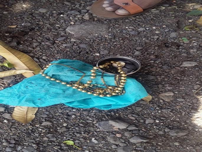 The gold was found three days later in the Kukdi canal | कुकडी कालव्यात वाहून गेलेले सोने तीन दिवसांनी सापडले The gold was found three days later in the Kukdi canal | कुकडी कालव्यात वाहून गेलेले सोने तीन दिवसांनी सापडले