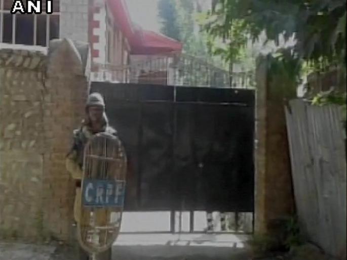 Terror funding: NIA raid in 12 places in Srinagar, Baramulla, Hindabad | टेरर फंडिंग : NIAचा श्रीनगर, बारामुल्ला, हंदवाड्यातील 12 ठिकाणी छापा Terror funding: NIA raid in 12 places in Srinagar, Baramulla, Hindabad | टेरर फंडिंग : NIAचा श्रीनगर, बारामुल्ला, हंदवाड्यातील 12 ठिकाणी छापा