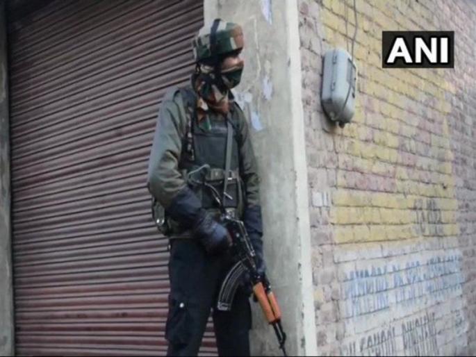 The militants in jammu and kashmir pulwama security force | पुलवामात दहशतवाद्यांबरोबरच्या चकमकीत एका मेजरसह चार जवानांना वीरमरण The militants in jammu and kashmir pulwama security force | पुलवामात दहशतवाद्यांबरोबरच्या चकमकीत एका मेजरसह चार जवानांना वीरमरण