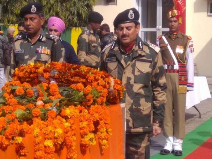 Teach a lesson to Pakistan, BSF Director General's order | पाकिस्तानला धडा शिकवा, बीएसएफच्या महासंचालकांचा आदेश