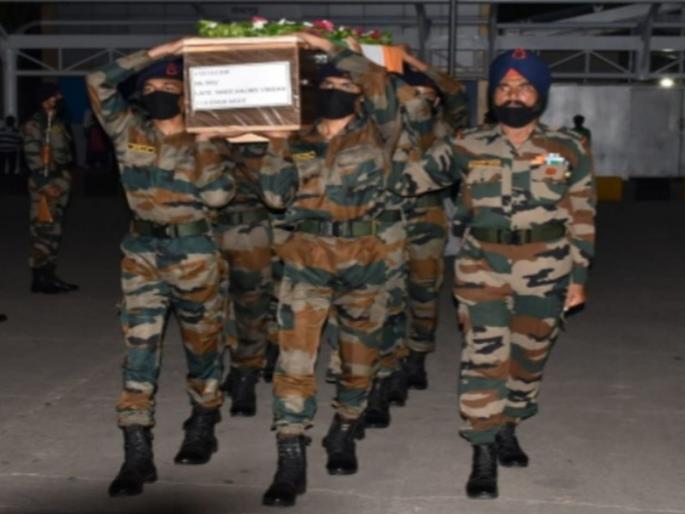 Sachin More's son dies while rescuing soldiers in Galwan Valley; The funeral will be held today | गलवान खोऱ्यात जवानांना वाचविताना नाशिकचे सुपुत्र सचिन मोरे यांना वीरमरण; आज अंत्यसंस्कार होणार Sachin More's son dies while rescuing soldiers in Galwan Valley; The funeral will be held today | गलवान खोऱ्यात जवानांना वाचविताना नाशिकचे सुपुत्र सचिन मोरे यांना वीरमरण; आज अंत्यसंस्कार होणार