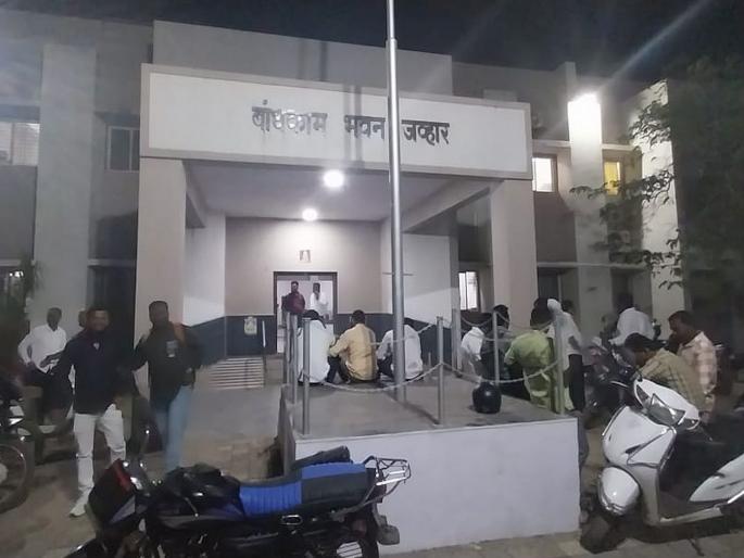 An attempt to embezzle Rs 111 crore was foiled due to the vigilance of bank employees! An internal investigation has been launched by the Public Works Department... | बँक कर्मचाऱ्यांच्या सतर्कतेमुळे १११ कोटी रुपये लाटण्याचा प्रयत्न फसला! सार्वजनिक बांधकाम विभागामार्फत अंतर्गत चौकशी सुरू...