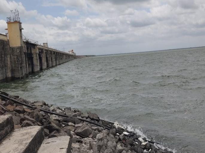 Water storage in Jayakwadi dam at 90 percent; Which will be dissolved in the Godavari tank in a moment | जायकवाडी धरणातील पाणीसाठा ९० टक्क्यांवर; कोणत्याही क्षणी गोदावरी पात्रात विसर्ग होणार Water storage in Jayakwadi dam at 90 percent; Which will be dissolved in the Godavari tank in a moment | जायकवाडी धरणातील पाणीसाठा ९० टक्क्यांवर; कोणत्याही क्षणी गोदावरी पात्रात विसर्ग होणार