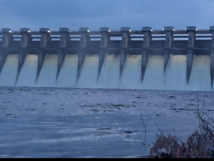 37 thousand cusecs of water released from 18 gates of Jayakwadi, gates remain open for two and a half months | जायकवाडीच्या १८ दरवाजांतून ३७ हजार क्यूसेक विसर्ग, अडीच महिन्यांपासून दरवाजे सुरूच! 37 thousand cusecs of water released from 18 gates of Jayakwadi, gates remain open for two and a half months | जायकवाडीच्या १८ दरवाजांतून ३७ हजार क्यूसेक विसर्ग, अडीच महिन्यांपासून दरवाजे सुरूच!