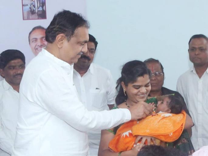 Four-month-old baby with hole in heart, free surgery saves life | चार महिन्यांच्या चिमुकलीच्या हृदयात छिद्र, मोफत शस्त्रक्रियेने जीव वाचला Four-month-old baby with hole in heart, free surgery saves life | चार महिन्यांच्या चिमुकलीच्या हृदयात छिद्र, मोफत शस्त्रक्रियेने जीव वाचला