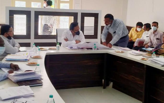 Make a proposal to run irrigation scheme on solar energy: Jayant Patil | सिंचन योजना सौर उर्जेवर चालवण्याबाबत प्रस्ताव तयार करा : जयंत पाटील