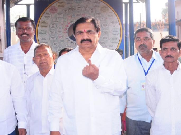 Sangli ZP Election Voting 2026: People will show the right place to wrong tendencies says Jayant Patil | Sangli ZP Election Voting 2026: जनता चुकीच्या प्रवृत्तीला योग्य जागा दाखवेल - जयंत पाटील; साखराळे येथे बजावला मतदानाचा हक्क Sangli ZP Election Voting 2026: People will show the right place to wrong tendencies says Jayant Patil | Sangli ZP Election Voting 2026: जनता चुकीच्या प्रवृत्तीला योग्य जागा दाखवेल - जयंत पाटील; साखराळे येथे बजावला मतदानाचा हक्क