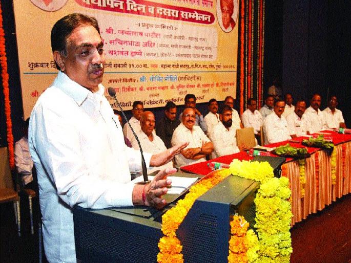 ... so Vasantdada remained in the heart of the people! | ...म्हणून वसंतदादा लोकांच्या हृदयात राहिले!