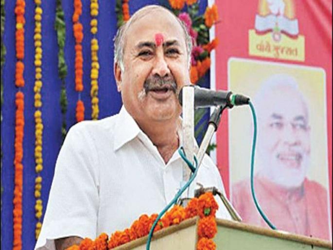 Former BJP MLA Jayantilal Bhanushali was shot dead by unknown assailants onboard Sayji Nagri Express | गुजरातमध्ये माजी भाजपा आमदाराची गोळ्या झाडून हत्या Former BJP MLA Jayantilal Bhanushali was shot dead by unknown assailants onboard Sayji Nagri Express | गुजरातमध्ये माजी भाजपा आमदाराची गोळ्या झाडून हत्या