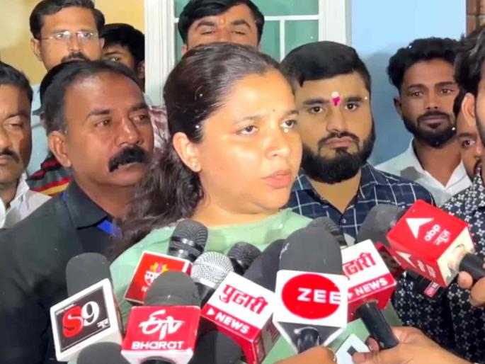 Case has been registered against Jayashree Thorat for protesting outside the Sangamner police station | वसंतराव देशमुखांच्या अटकेसाठी पोलीस ठाण्यासमोर आठ तास आंदोलन; जयश्री थोरातांवर गुन्हा दाखल Case has been registered against Jayashree Thorat for protesting outside the Sangamner police station | वसंतराव देशमुखांच्या अटकेसाठी पोलीस ठाण्यासमोर आठ तास आंदोलन; जयश्री थोरातांवर गुन्हा दाखल