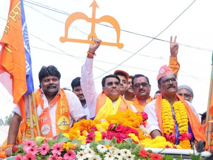 Maharashtra Election 2019 : Saffron storm in Beed ... The rally of Kshirsagar goes on to file a nomination | Maharashtra Election 2019 : बीडमध्ये भगवे वादळ...उमेदवारी दाखल करण्यासाठी क्षीरसागराची रॅली निघाली Maharashtra Election 2019 : Saffron storm in Beed ... The rally of Kshirsagar goes on to file a nomination | Maharashtra Election 2019 : बीडमध्ये भगवे वादळ...उमेदवारी दाखल करण्यासाठी क्षीरसागराची रॅली निघाली