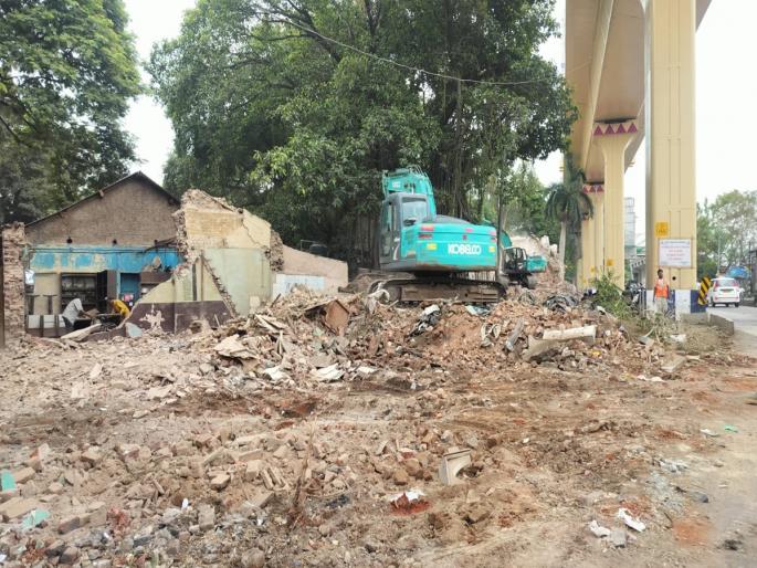 After all, Jaihind Cinemas Zamindost; Pune-Mumbai road bottleneck away | Pune News: अखेर जयहिंद चित्रपटगृह जमीनदोस्त; पुणे-मुंबई रस्त्यावरचा बॉटलनेक दूर After all, Jaihind Cinemas Zamindost; Pune-Mumbai road bottleneck away | Pune News: अखेर जयहिंद चित्रपटगृह जमीनदोस्त; पुणे-मुंबई रस्त्यावरचा बॉटलनेक दूर