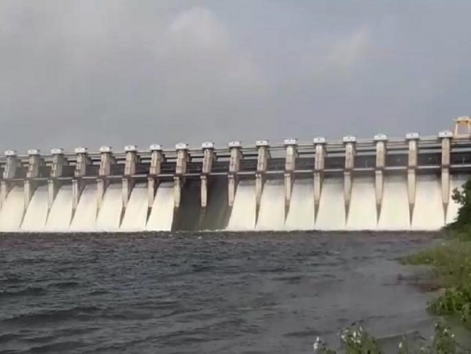 16 gates of Jayakwadi Dam opened; Alert to Godavari bank residents | जायकवाडी धरणाचे १६ दरवाजे उघडले; गोदाकाठी सतर्कतेचा इशारा 16 gates of Jayakwadi Dam opened; Alert to Godavari bank residents | जायकवाडी धरणाचे १६ दरवाजे उघडले; गोदाकाठी सतर्कतेचा इशारा