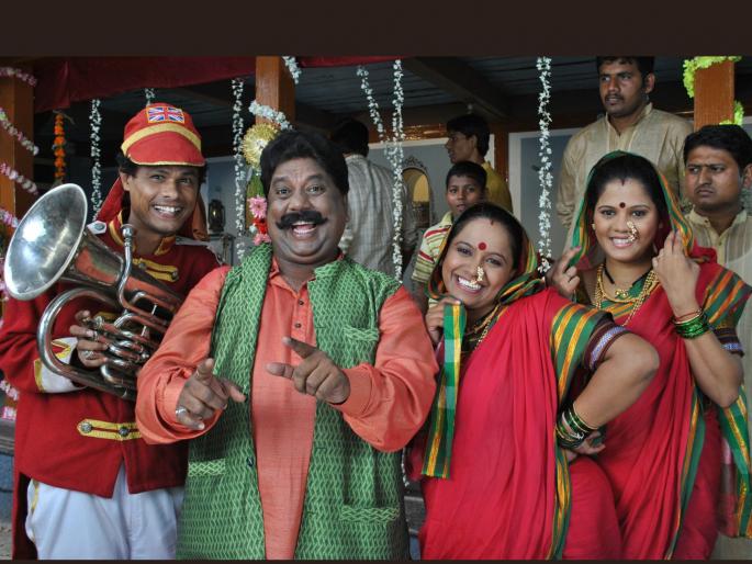 Jaywant Wadkar will be seen in Varhadi vajantri! Know what is Bhangad? | लग्नसोहळ्यात जयवंत वाडकरांनी मारलाय डल्ला!, जाणून घ्या काय आहे ही भानगड? Jaywant Wadkar will be seen in Varhadi vajantri! Know what is Bhangad? | लग्नसोहळ्यात जयवंत वाडकरांनी मारलाय डल्ला!, जाणून घ्या काय आहे ही भानगड?