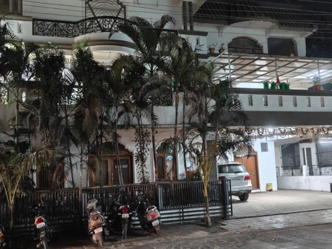 It was the women working in the house who stole the diamond jewelery worth 43 lakh 77 thousand | घरात काम करणाऱ्या महिलांनीच ४३ लाख ७७ हजारांच्या हिऱ्यांच्या दागिन्यांची केली चोरी It was the women working in the house who stole the diamond jewelery worth 43 lakh 77 thousand | घरात काम करणाऱ्या महिलांनीच ४३ लाख ७७ हजारांच्या हिऱ्यांच्या दागिन्यांची केली चोरी