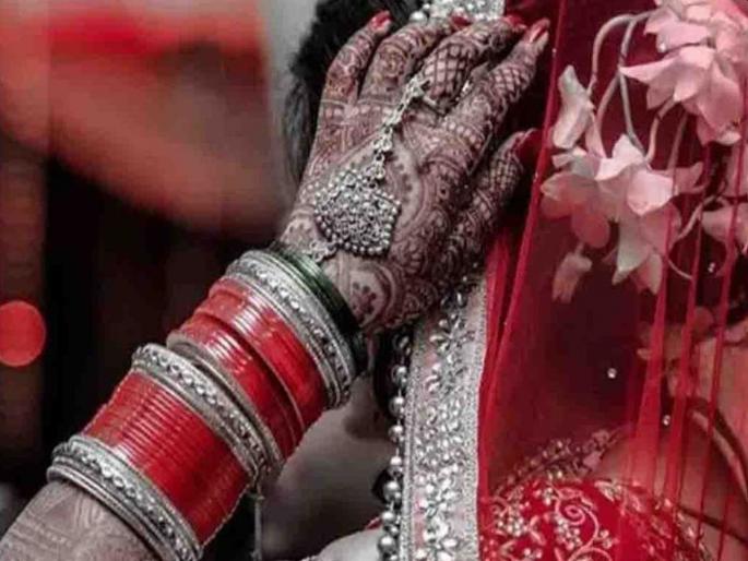 A 20-year-old girl shown deciding to get married; Husband shocked to see 48 years old women during the first night in Uttar Pradesh | लग्न ठरविताना दाखवलेली २० वर्षांची मुलगी; नवरदेव सुहाग रात्रीच्या दिवशीच हादरला A 20-year-old girl shown deciding to get married; Husband shocked to see 48 years old women during the first night in Uttar Pradesh | लग्न ठरविताना दाखवलेली २० वर्षांची मुलगी; नवरदेव सुहाग रात्रीच्या दिवशीच हादरला