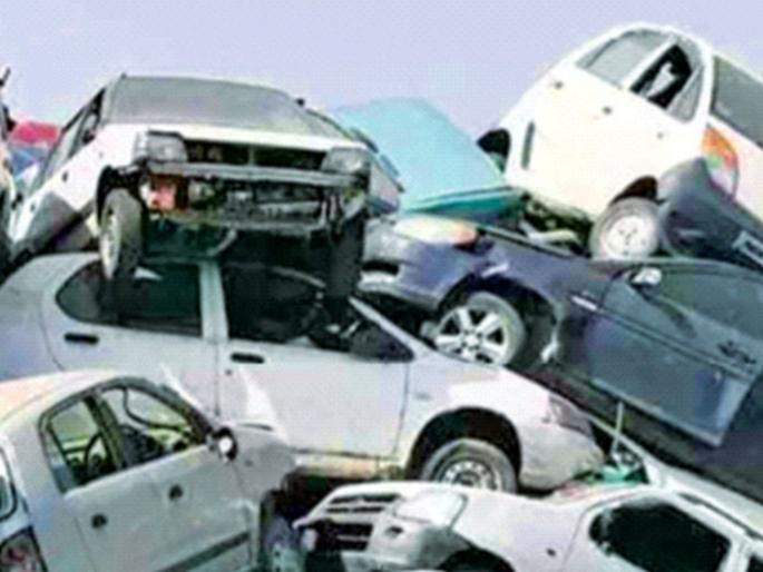 Municipal Corporation will remove 220 vehicles from the convoy | महापालिका ताफ्यातील 220 गाड्या काढणार भंगारात Municipal Corporation will remove 220 vehicles from the convoy | महापालिका ताफ्यातील 220 गाड्या काढणार भंगारात