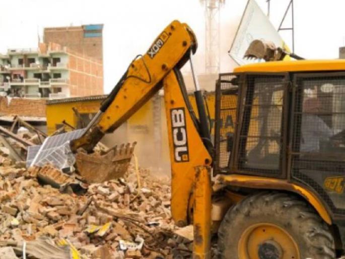 Anti Encroachment Unit takes action against zoo where baby crocodile is found; The municipality had issued a notice to the management | मगरीचे पिल्लू सापडलेल्या प्राणिसंग्रहालयावर पडला हताेडा; पालिकेने बजावली होती नोटीस Anti Encroachment Unit takes action against zoo where baby crocodile is found; The municipality had issued a notice to the management | मगरीचे पिल्लू सापडलेल्या प्राणिसंग्रहालयावर पडला हताेडा; पालिकेने बजावली होती नोटीस