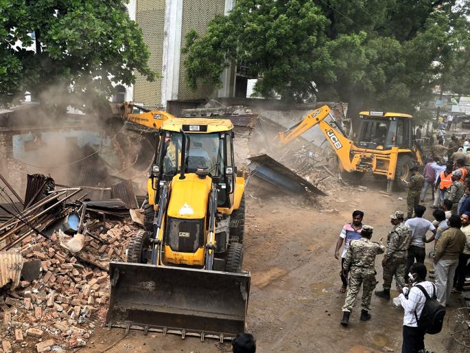 2622 properties on three roads in Chhatrapati Sambhaji Nagar demolished; Municipal Corporation will not stop | छत्रपती संभाजीनगरात तीन रस्त्यांवरील २६२२ मालमत्ता जमीनदोस्त; मनपा थांबणार नाही