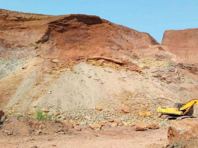 The stone collapsed on the floor, the death of the worker on the spot, and the unfortunate ending of the filling soil | अंगावर दगड कोसळून कामगाराचा जागीच मृत्यू, भरावाची माती बाजूला करताना झाला दुर्दैवी अंत The stone collapsed on the floor, the death of the worker on the spot, and the unfortunate ending of the filling soil | अंगावर दगड कोसळून कामगाराचा जागीच मृत्यू, भरावाची माती बाजूला करताना झाला दुर्दैवी अंत