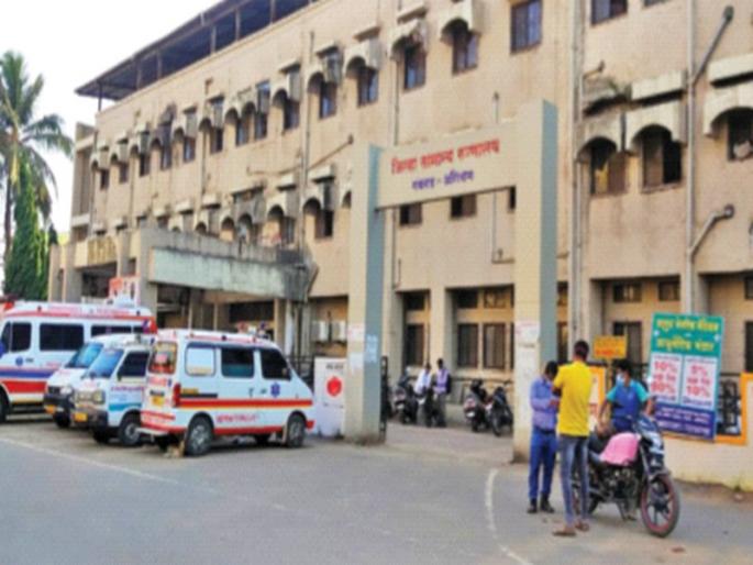 Including corpses ... that's how patients are treated | CoronaVirus: समाेर मृतदेह... त्यातच होतात रुग्णांवर उपचार; आराेग्य व्यवस्थेच्या ढिसाळ कारभारावर संताप Including corpses ... that's how patients are treated | CoronaVirus: समाेर मृतदेह... त्यातच होतात रुग्णांवर उपचार; आराेग्य व्यवस्थेच्या ढिसाळ कारभारावर संताप