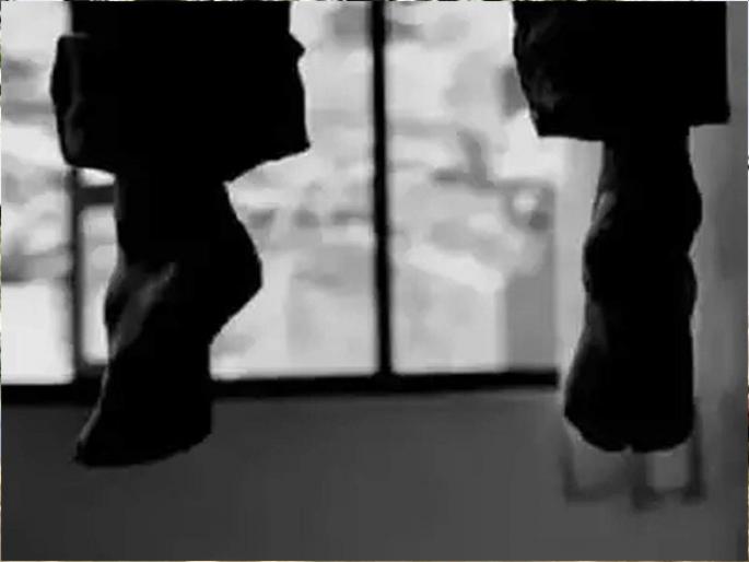 Todays Savitri! woman Saved her husband's life who hanged to fan; by holding the legs Nagpur | Nagpur News: आजची सावित्री! गळफास घेणाऱ्या पतीचे पाय धरून प्राण वाचविले; महिला आनंदाने रडली Todays Savitri! woman Saved her husband's life who hanged to fan; by holding the legs Nagpur | Nagpur News: आजची सावित्री! गळफास घेणाऱ्या पतीचे पाय धरून प्राण वाचविले; महिला आनंदाने रडली