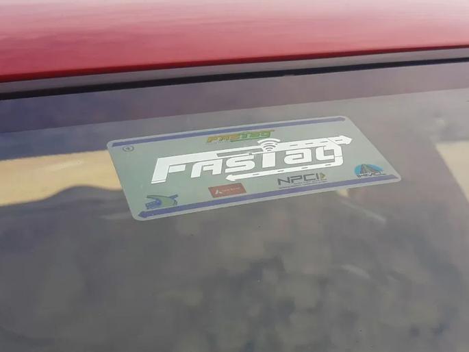 trick exposed, small car Fastag used for big bus, Truck, Tempo to save money on tollplaza | अजब क्लुप्ती! मोठ्या गाडीला छोट्या गाडीचा FasTag; टोलचे पैसे वाचवायचे एक सो एक फंडे उघड trick exposed, small car Fastag used for big bus, Truck, Tempo to save money on tollplaza | अजब क्लुप्ती! मोठ्या गाडीला छोट्या गाडीचा FasTag; टोलचे पैसे वाचवायचे एक सो एक फंडे उघड