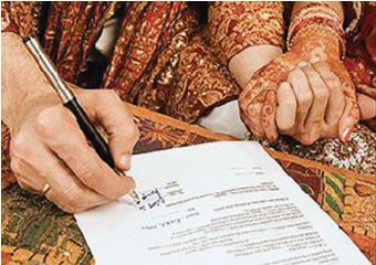 The number of marriage registrations dropped in the second lockdown | दुसऱ्या लॉकडाऊनमध्ये विवाह नोंदणीची संख्या घसरली The number of marriage registrations dropped in the second lockdown | दुसऱ्या लॉकडाऊनमध्ये विवाह नोंदणीची संख्या घसरली