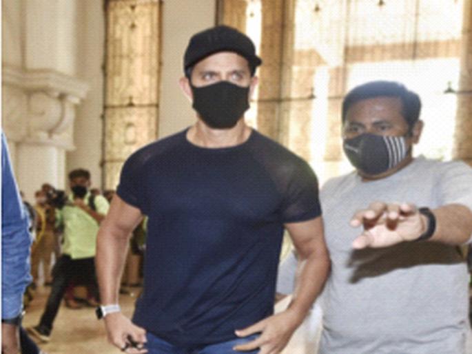 Mumbai Police recorded Hrithik Roshan's reply in Kangana Ranaut pornographic e-mail case | कंगना रनौत अश्लील ई-मेल प्रकरणी मुंबई पोलिसांनी हृतिक रोशनचा जबाब नोंदविला Mumbai Police recorded Hrithik Roshan's reply in Kangana Ranaut pornographic e-mail case | कंगना रनौत अश्लील ई-मेल प्रकरणी मुंबई पोलिसांनी हृतिक रोशनचा जबाब नोंदविला