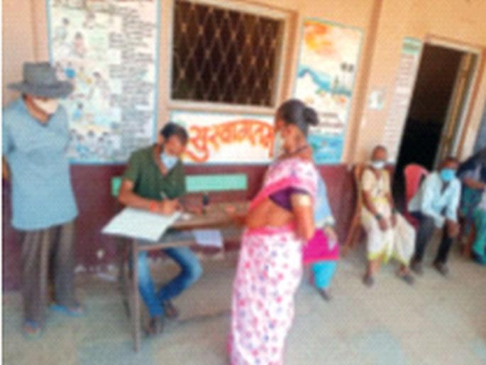 Uchat village administration kind; Vaccination done for a single village | उचाट गावावर प्रशासन मेहेरबान; एकट्या गावासाठी केले लसीकरण Uchat village administration kind; Vaccination done for a single village | उचाट गावावर प्रशासन मेहेरबान; एकट्या गावासाठी केले लसीकरण