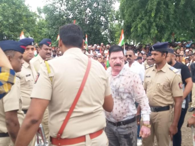 Two years later, no payment was made; Self-immolation attempt of a contractor who helped during Corona in nashik | दोन वर्षे उलटूनही पैसे दिले नाही; कोरोना काळात मदत करणाऱ्या ठेकेदाराचा आत्मदहनाचा प्रयत्न Two years later, no payment was made; Self-immolation attempt of a contractor who helped during Corona in nashik | दोन वर्षे उलटूनही पैसे दिले नाही; कोरोना काळात मदत करणाऱ्या ठेकेदाराचा आत्मदहनाचा प्रयत्न