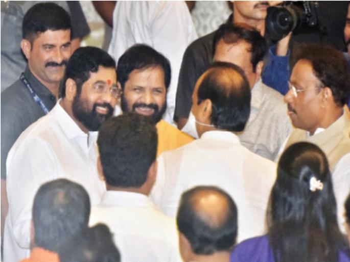 20 districts of the state will have to wait for another Cabinet expansion. | २० जिल्ह्यांना मंत्रिपदाची प्रतीक्षाच; विदर्भातील तब्बल आठ तर मराठवाड्यातील सहा जिल्हे वंचित 20 districts of the state will have to wait for another Cabinet expansion. | २० जिल्ह्यांना मंत्रिपदाची प्रतीक्षाच; विदर्भातील तब्बल आठ तर मराठवाड्यातील सहा जिल्हे वंचित