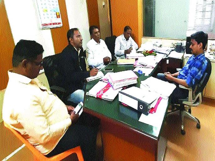 Internal road work started within a month; Headquarter information | अंतर्गत रस्त्याच्या कामाला महिन्याभरात सुरुवात; मुख्याधिकाऱ्यांची माहिती Internal road work started within a month; Headquarter information | अंतर्गत रस्त्याच्या कामाला महिन्याभरात सुरुवात; मुख्याधिकाऱ्यांची माहिती